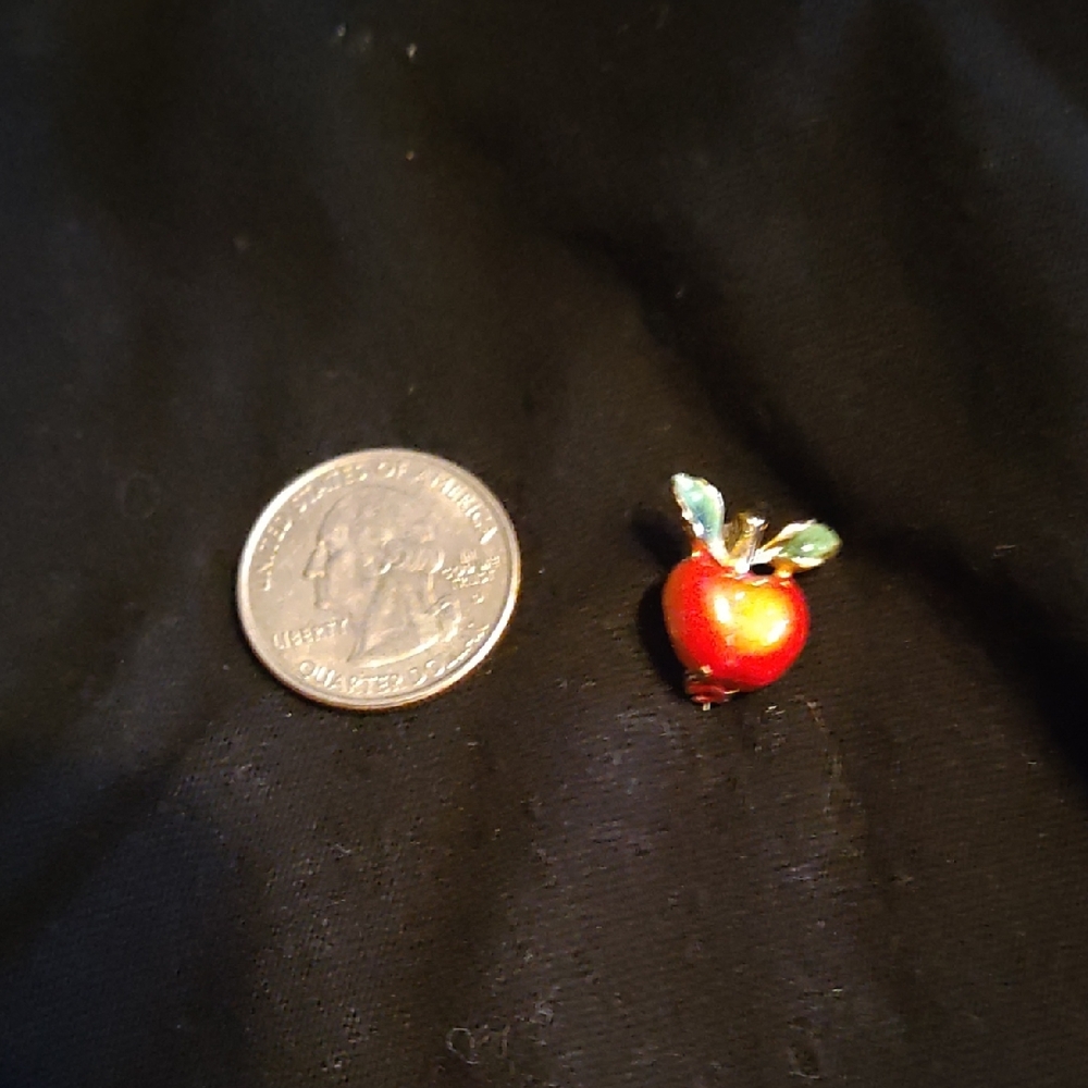 Vintage 1950s Enamel apple Lapel Pin